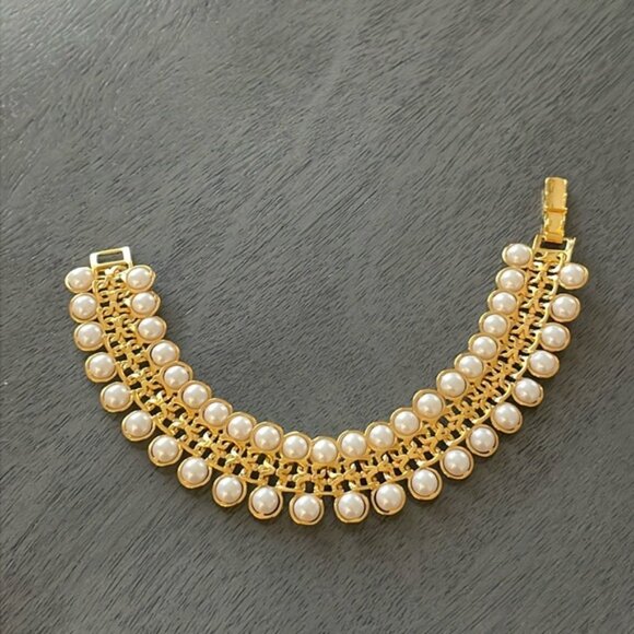 Vintage Avon Bracelet Faux Pearl Gold Tone Chain Link Grandmacore Classic - Picture 1 of 6